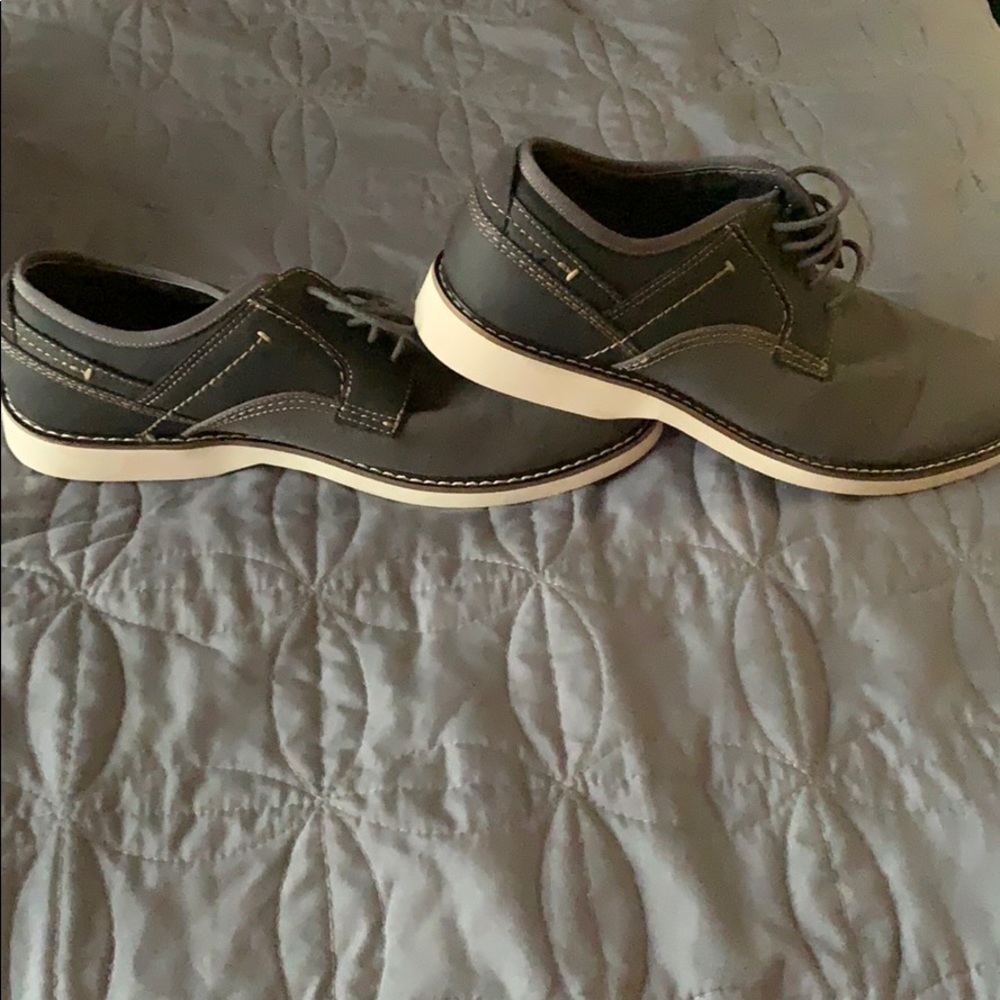 I’m selling dressy nice shoes